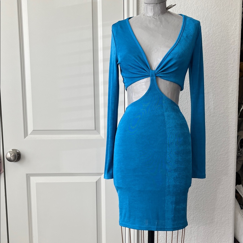 Who I Am Leslie Acapulco Long Sleeve Cut-Out Waist Back Slit Mini Dress